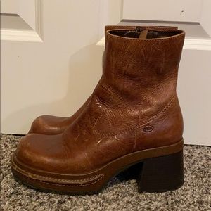 Vintage MIA Brown Leather Platform Boots!